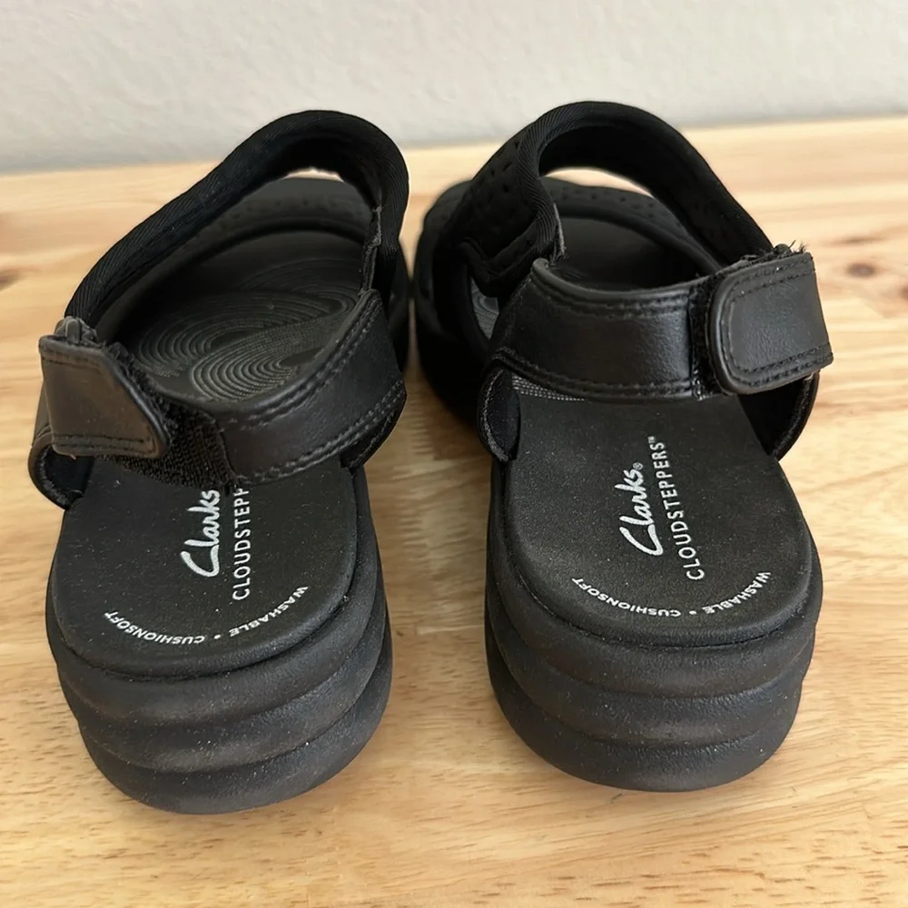 Clarks Cloudsteppers Perforated Sandal -Drift Fern